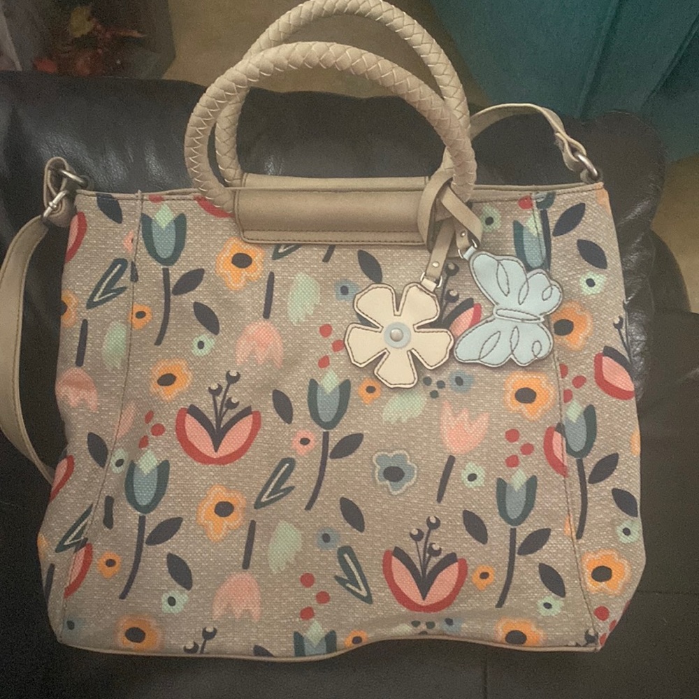 Relic purse. Like new condition.